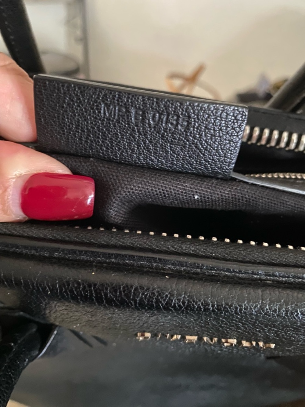 Authentic Givenchy Antigona Medium - Picture 7 of 16